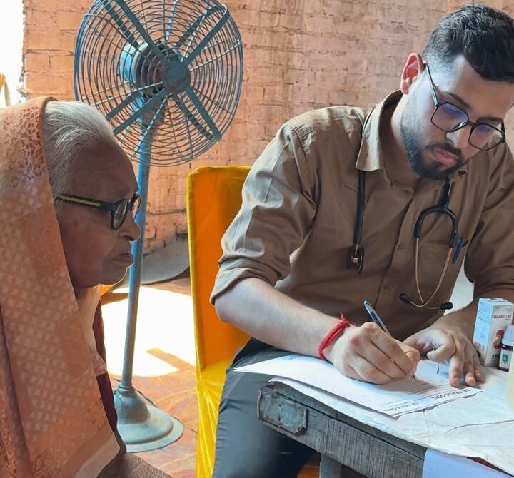 👉 Free Health Camp in Bhalaswa Gaon by Jan Sanjeevni Trust