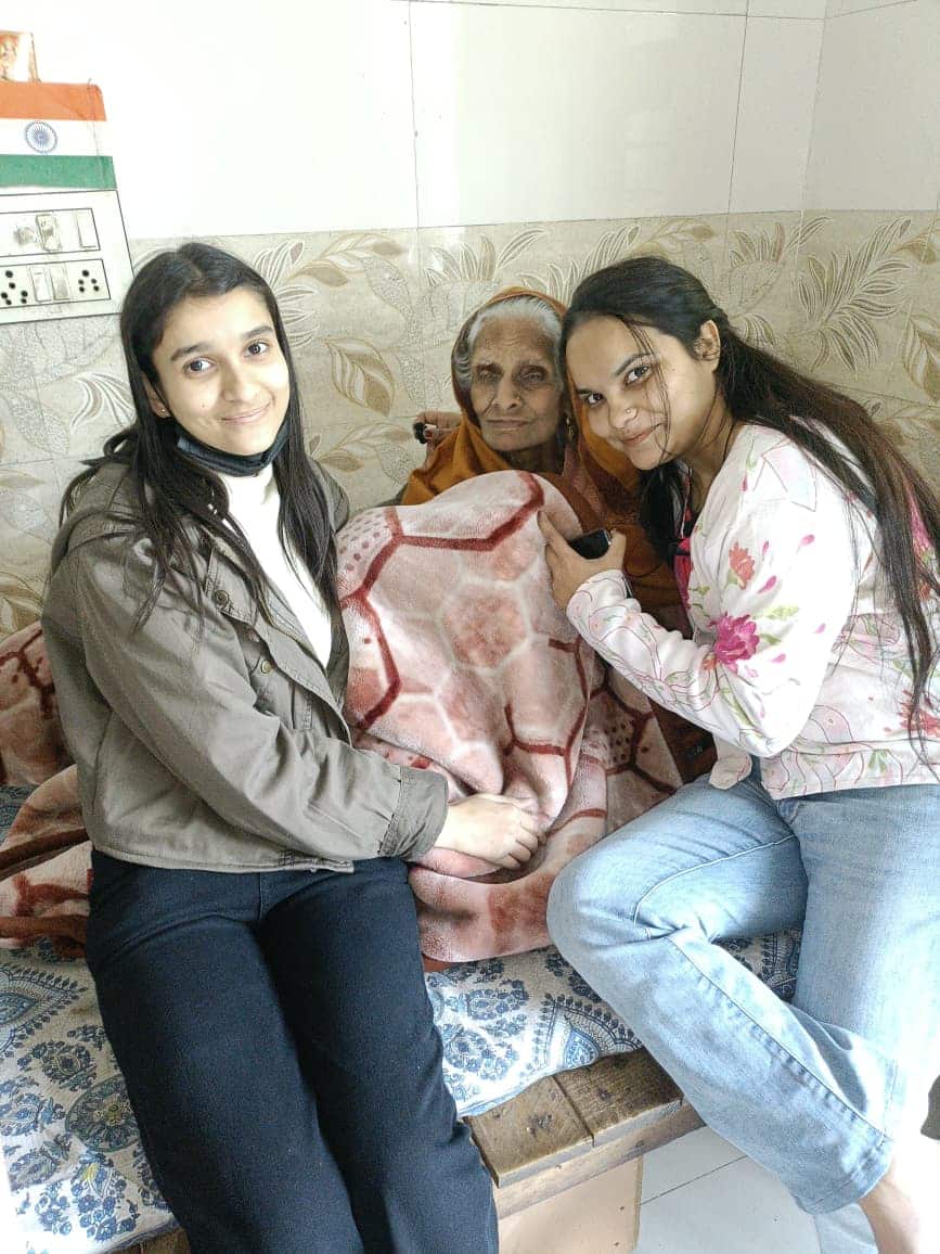 Old Age Home Visit By Jan Sanjeevni Trust