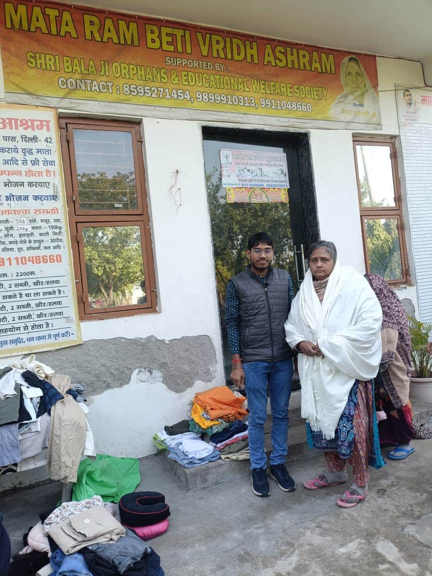Old Age Home Visit By Jan Sanjeevni Trust